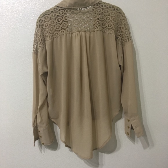 XOXO Tan Cross Front Blouse size M - Picture 4 of 7